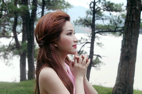 Bảo Thy lại cặp kè “tình tứ” bên trai đẹp Chan Than San