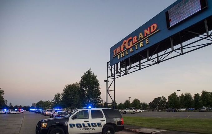 Xả súng tại rạp chiếu phim Mỹ, 10 người thương vong