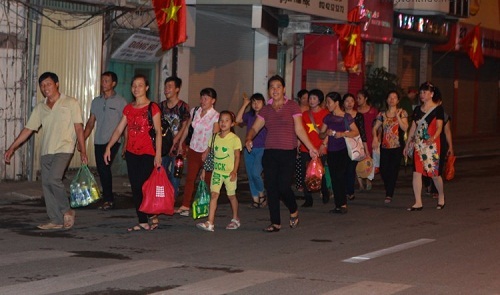 Người dân các tỉnh ùn ùn kéo về Hà Nội mừng 70 năm Quốc khánh