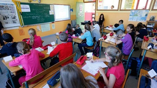 Thụy Điển: Học sinh được giao bài tập viết thư tuyệt mệnh gây phẫn nộ
