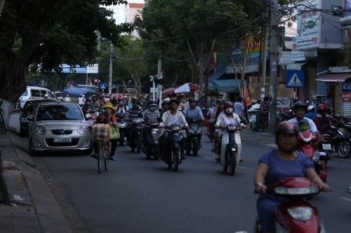 Công an nổ súng ngăn chặn hai nhóm thanh niên vác mã tấu đòi 