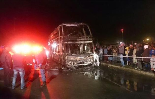 Xe buýt bị tấn công bằng bom xăng, 36 người thương vong
