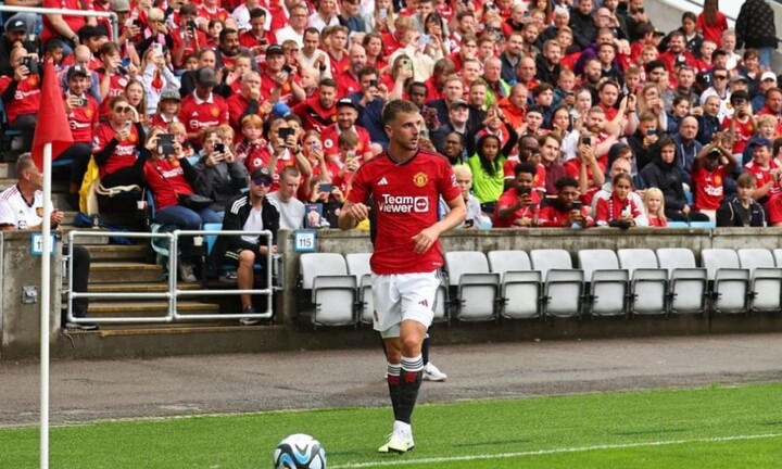Mason Mount ra mắt ấn tượng, dàn sao trẻ bùng nổ giúp MU thắng thuyết phục Leeds