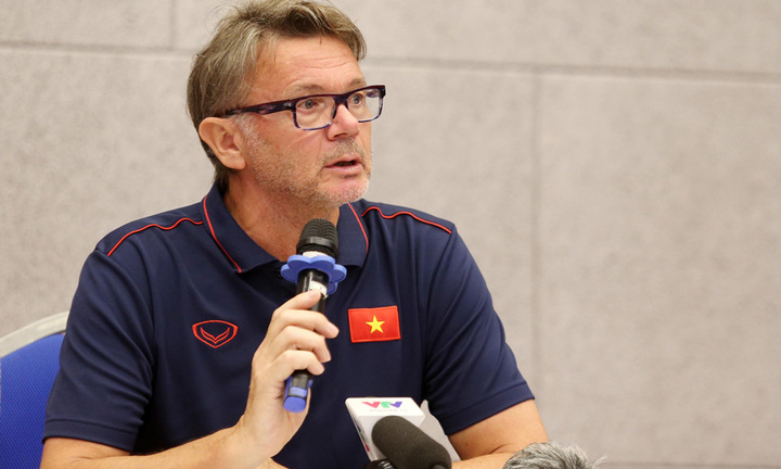 HLV Phlippe Troussier tham dự bốc thăm Vòng loại World Cup 2026 và Asian Cup 2027