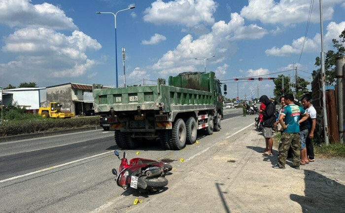 Tin tức tai nạn giao thông mới nhất ngày 7/8: Nữ công nhân bị xe ben cán tử vong