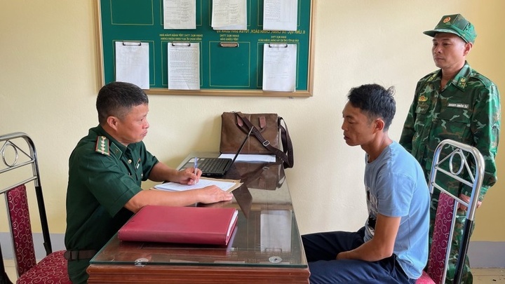 Lào Cai: Bắt quả tang đối tượng mang 100 triệu đồng mua ma túy về bán kiếm lời