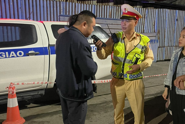 Vi phạm nồng độ cồn, lái xe người Trung Quốc bị phạt 17 triệu đồng 