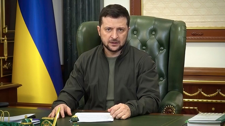 Tổng thống Ukraine mang theo súng để sẵn sàng chiến đấu
