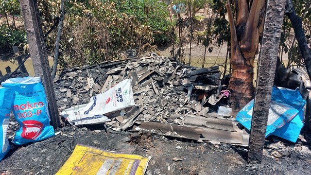 Bạc Liêu: Cháy lớn thiêu rụi ba căn nhà lúc nửa đêm