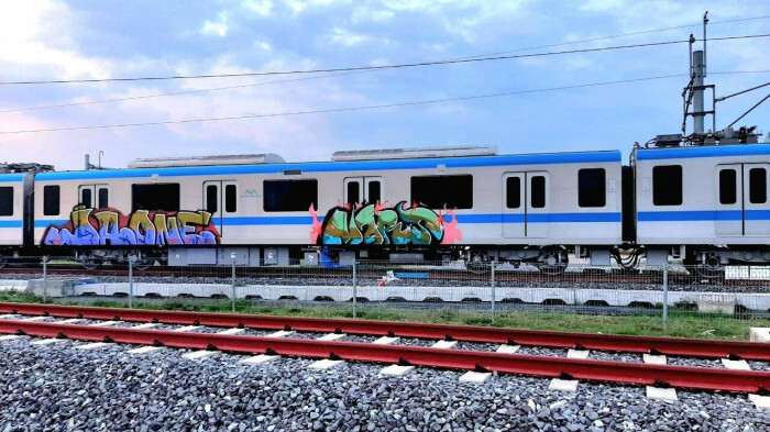 Xem xét thay công ty bảo vệ sau sự cố vẽ bậy lên đoàn tàu metro ở TP.HCM