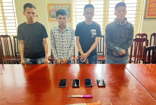 Hà Nội: Tạm giữ 4 đối tượng dùng dao uy hiếp cướp tài sản người nước ngoài