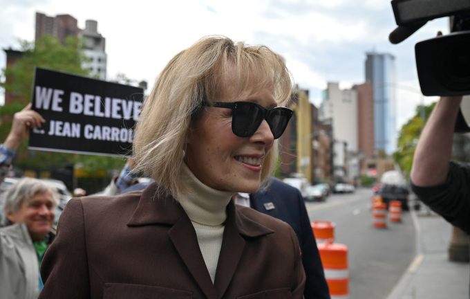 Ông Donald Trump bị yêu cầu bồi thường 5 triệu USD vì tội lạm dụng tình dục