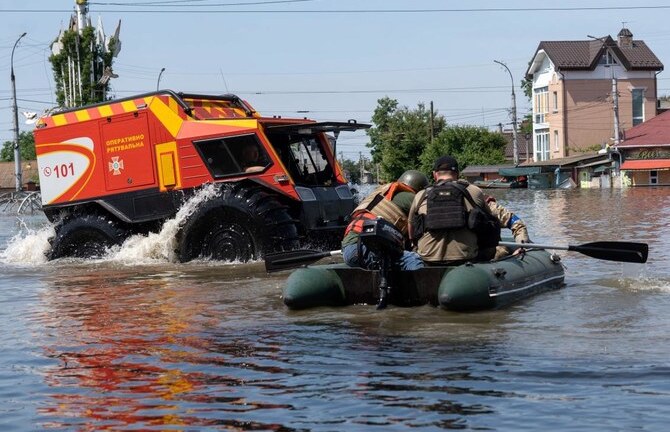WHO gấp rút tiếp tế cho Ukraine, sẵn sàng ứng phó dịch bệnh vùng lũ