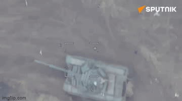Clip: Quân đội Nga tung đòn phá hủy xe tăng T-72M1 của Ukraine