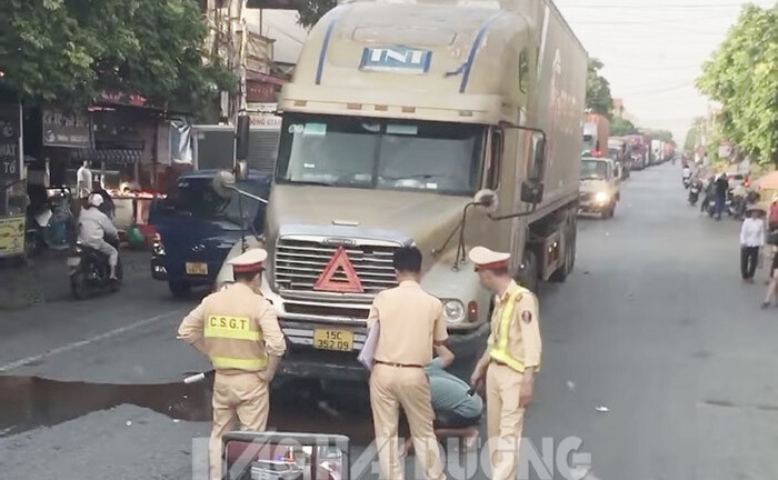 Tin tức tai nạn giao thông mới nhất ngày 17/6: Va chạm giữa ô tô đầu kéo và xe máy, một người bị thương