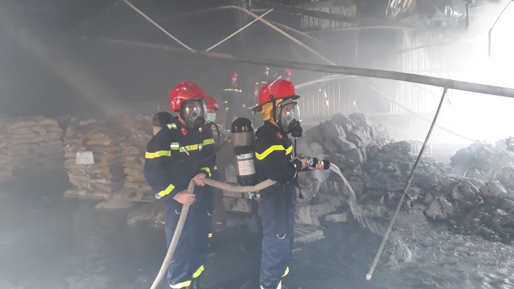 Nhà máy bánh kẹo trong Khu kinh tế Chân Mây - Lăng Cô cháy lớn