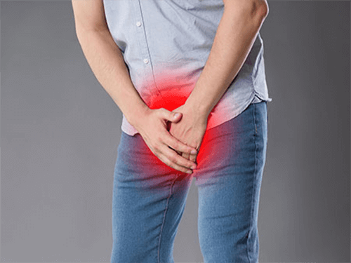 Đang ân ái với vợ, người đàn ông bất ngờ đau đớn