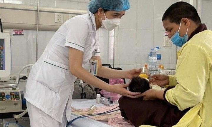 Mẹ uống thuốc trầm cảm trong quá trình mang thai, bé sinh ra bị ngộ độc thuốc