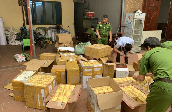Hà Nội: Triệt phá thành công đường dây buôn bán thuốc lá nhập lậu