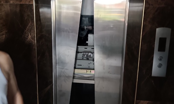 Hải Phòng: 4 người mắc kẹt trong thang máy vì mất điện đột ngột