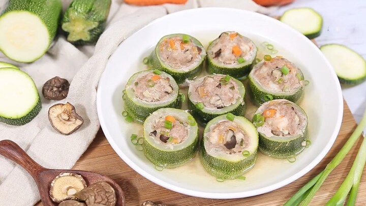 Thay đổi thực đơn gia đình bằng món bí ngòi hấp thịt chống ngán ngày hè