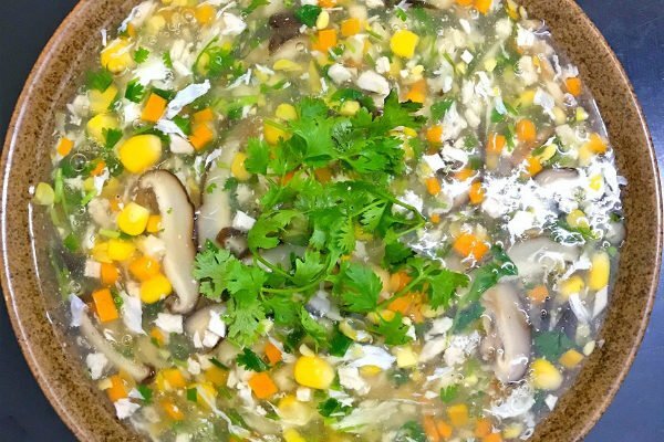 Trổ tài làm món súp gà nấm rơm thơm ngon bổ dưỡng cho cả gia đình