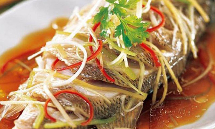 Ngày cuối tuần không còn gì hợp hơn khi đãi gia đình món cá chép hấp xì dầu