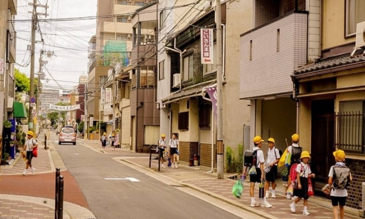 Học sinh hoảng loạn sợ hãi không dám đến trường chỉ vì đọc lén được ghi chú của giáo viên chủ nhiệm