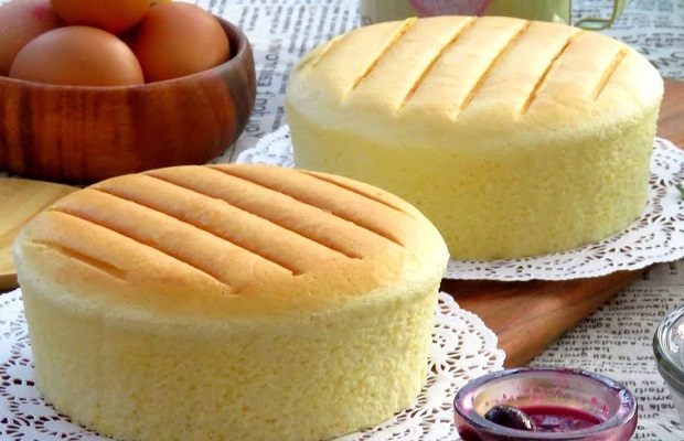 Bật mí công thức làm bánh bông lan bằng nồi cơm điện siêu đơn giản, ai cũng làm được
