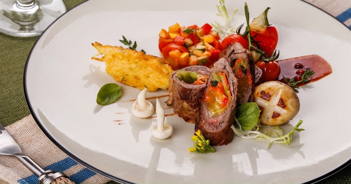 Đổi mới thực đơn gia đình bằng món bò cuộn phô mai sốt nấm ngon “đỉnh của chóp”