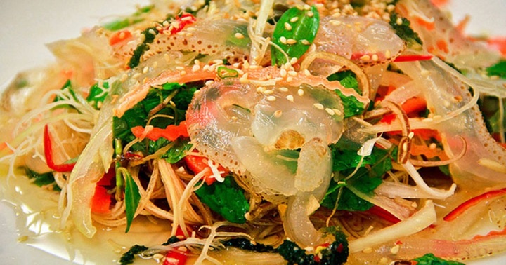 Đổi mới thực đơn gia đình bằng món nộm sứa hành tây thịt ba chỉ siêu ngon hấp dẫn