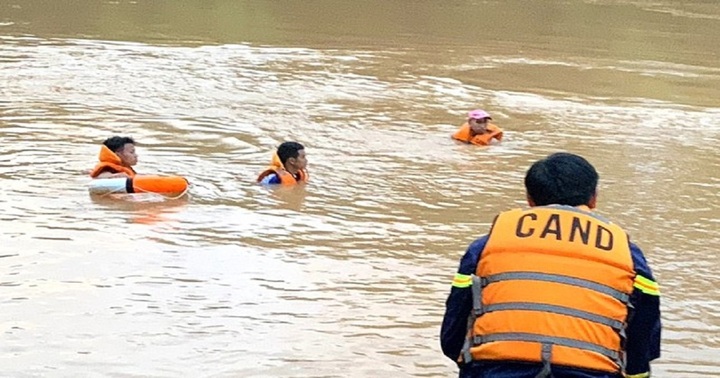 Bình Phước: Tích cực tìm kiếm nam sinh cấp 3 mất tích khi đi tắm cùng bạn ở Sông Bé