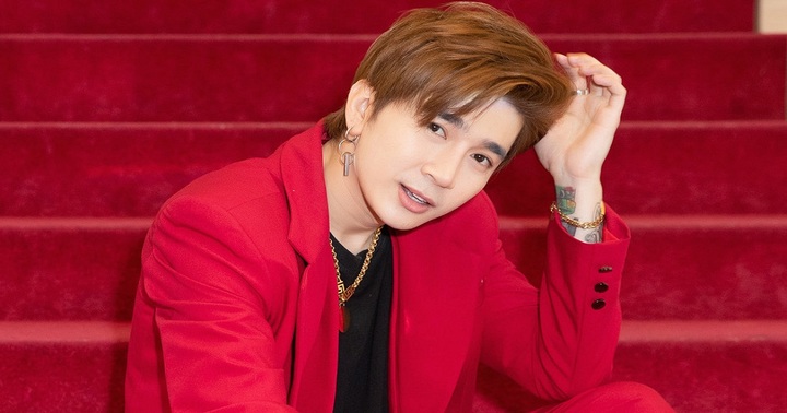 Ca sĩ Chi Dân khiến người hâm mộ lo lắng khi tiết lộ phải nhập viện ở Singapore