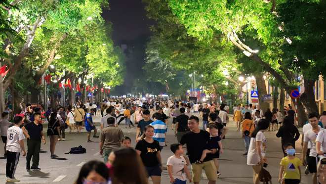 Hà Nội cấm tụ tập quá 10 người ngoài phạm vi công sở, bệnh viện