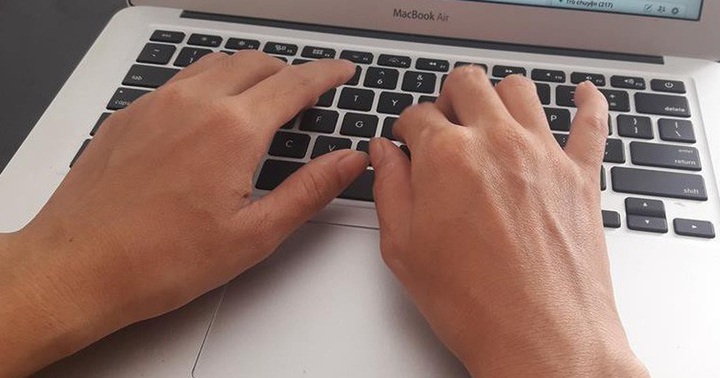 Xác minh thông tin nữ sinh Hà Nội tố bị giáo viên Văn lập nhóm nói xấu