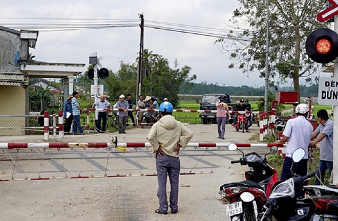 Thông tin mới nhất vụ tàu hỏa tông ô tô làm 3 người thương vong ở Quảng Ngãi