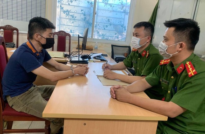 Kẻ chém người trước quán bar ở TP.HCM 