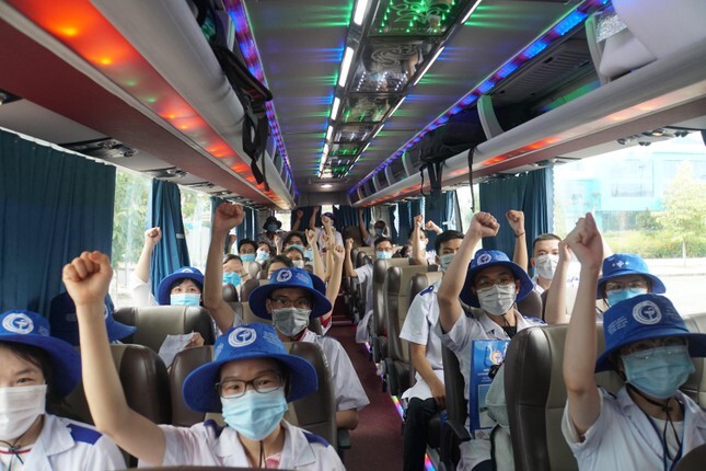 Gần 100 cán bộ, sinh viên y dược Cần Thơ chi viện Vĩnh Long phòng chống dịch COVID-19