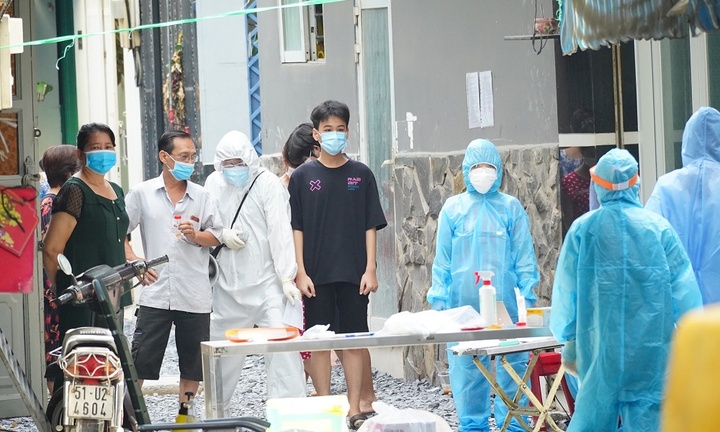 TP.HCM đề nghị bộ Y tế hỗ trợ thêm 5.000 bác sĩ, nhân viên y tế