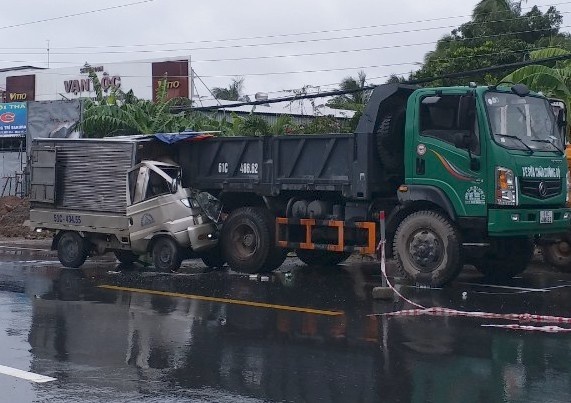 Tin tức tai nạn giao thông ngày 10/8: Tài xế ở Tiền Giang tử vong sau cú tông mạnh vào đuôi xe ben