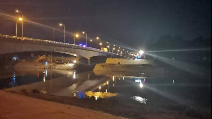 Rảnh rỗi ra sông mò trai, 2 công nhân ở Bắc Giang đuối nước thương tâm: Tìm thấy 1 thi thể