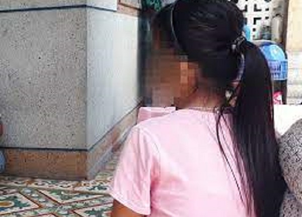 Bố đau lòng khi biết con gái 8 tuổi bị người làm thuê hiếp dâm