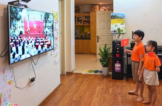 Khai giảng năm học mới đặc biệt: Học sinh háo hức gặp nhau qua màn hình trực tuyến