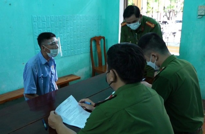 Vụ chồng cầm dao chém liên tiếp vợ rồi bỏ trốn vào rừng: Nguyên nhân do bực tức về thái độ