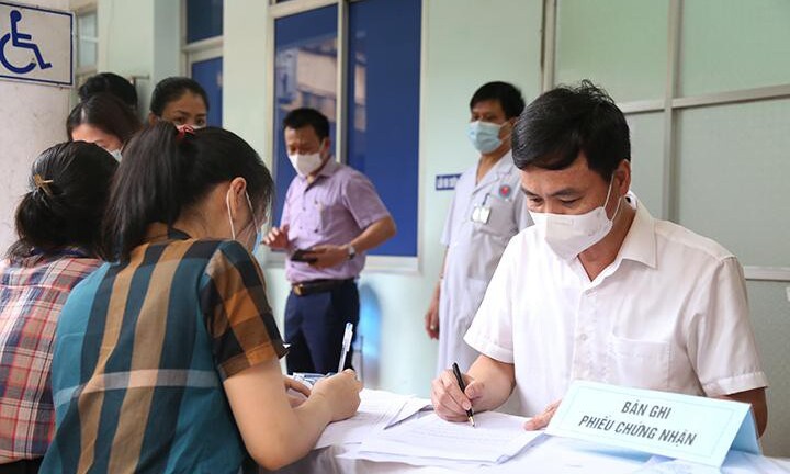 Vụ cô giáo tiêm 2 mũi vaccine cách nhau chỉ 10 phút: Sở Y tế Quảng Bình thông tin chính thức