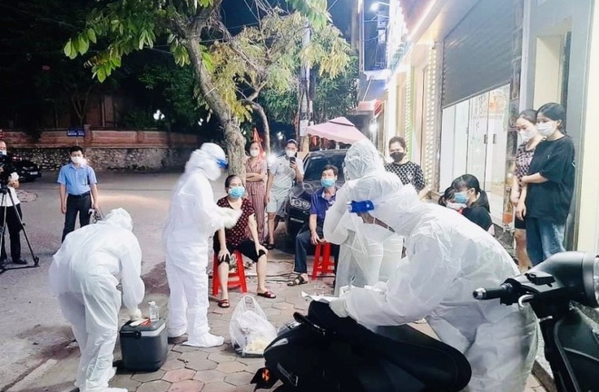 59 học sinh, giáo viên mắc COVID-19, quân y hỗ trợ Hà Nam xét nghiệm sàng lọc diện rộng
