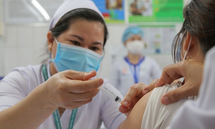 TP.HCM đề xuất không bắt buộc người tiêm 2 mũi vaccine đủ 14 ngày mới được tham gia hoạt động công cộng
