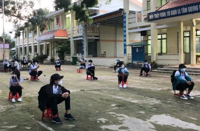 117 giáo viên, học sinh ở Quảng Ngãi phải cách ly vì liên quan đến 3 F0