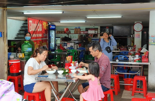 Đà Nẵng dự kiến mở lại hàng quán phục vụ tại chỗ từ 16/10: Điều kiện là gì?