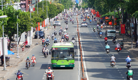 Chủ tịch Phan Văn Mãi: TP.HCM sẽ đề xuất phương án kiểm soát đi lại đúng tinh thần Nghị quyết 128
